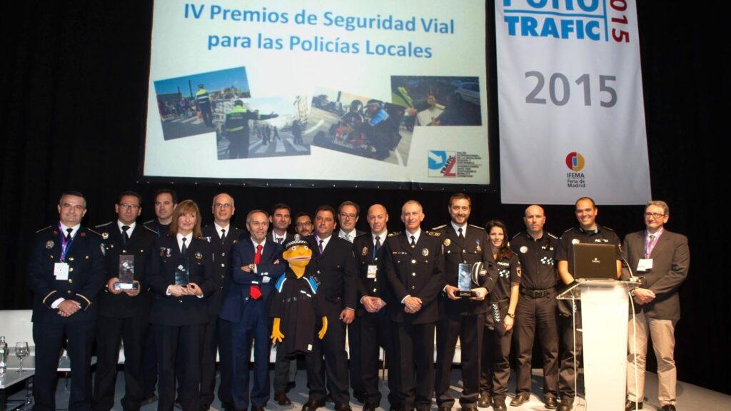 Entrega de los Premios FESVIAL de Seguridad Vial para Policías Locales con el Poli Paco en 2015.