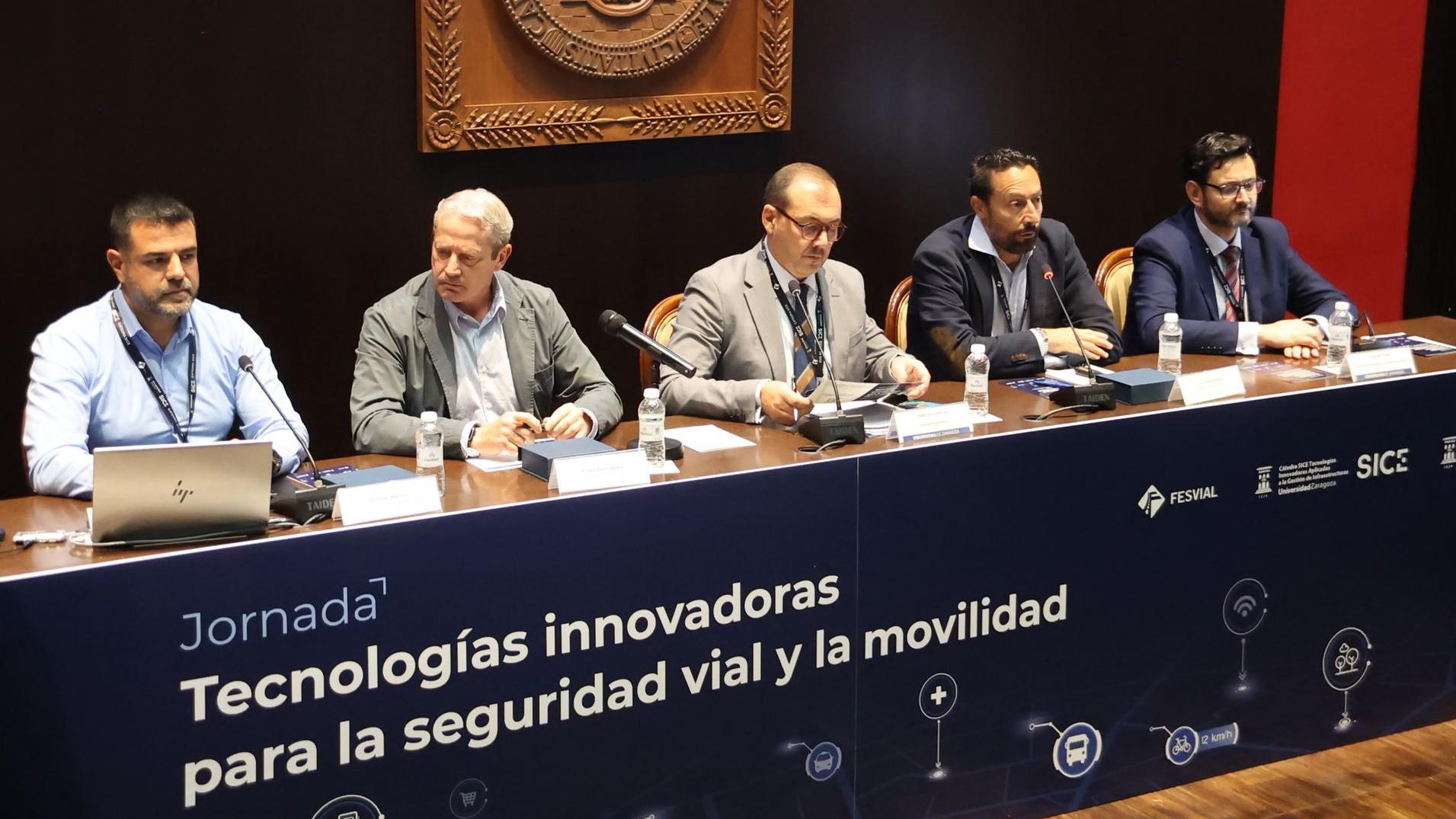 Mesa de ponentes jornada tecnologias innovadoras para la seguridad vial y la movilidad
