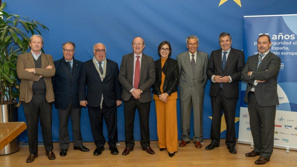 Acto de presentación del informe de FESVIAL sobre 25 años de seguridad vial en España, con responsables de la DGT y representantes institucionales en Madrid.